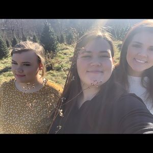 Meet your Posher, Mia